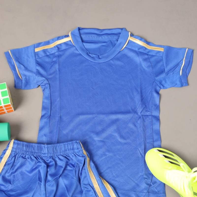 طقم رياضي (تيشيرت وشورت) للأطفال لون أزرق
