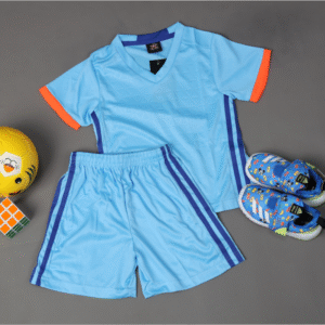 طقم رياضي (تيشيرت وشورت) للأطفال لون أزرق سماوي وكحلي