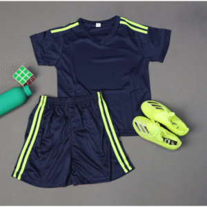 طقم رياضي (تيشيرت وشورت) للأطفال لون كحلي وأصفر