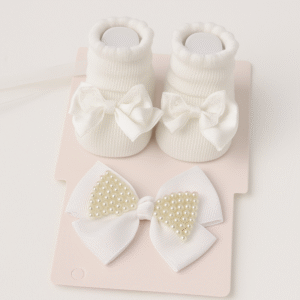 طقم قطعتين جرابات وطوق للشعر للأطفال لون أبيض