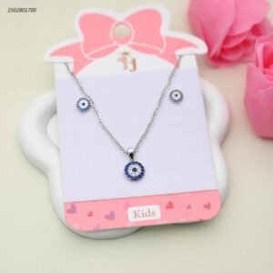 طقم للأطفال سلسال+ حلق بتصميم العين الزرقاء لون فضي