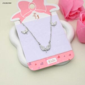 طقم للأطفال سوار+ سلسال+ حلق+ وخاتم بتصميم أجنحة مرصعة لون فضي