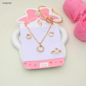 طقم للأطفال سوار+ سلسال+ حلق+ وخاتم بتصميم دائري مرصع لون ذهبي