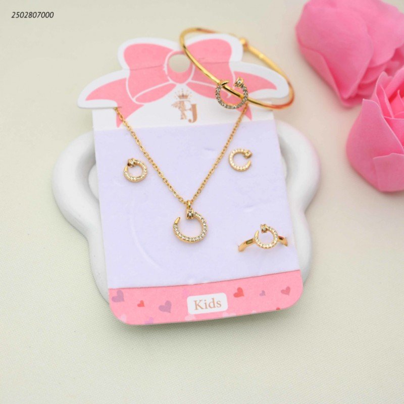 طقم للأطفال سوار+ سلسال+ حلق+ وخاتم بتصميم دائري مرصع لون ذهبي