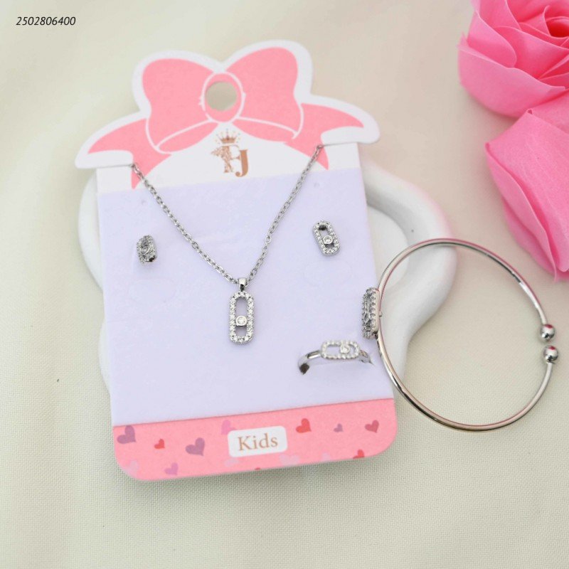 طقم للأطفال سوار+ سلسال+ حلقان+ وخاتم بتصميم بيضاوي مرصع لون فضي