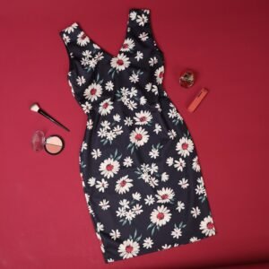 فستان حفر للنساء لون أسود مورد