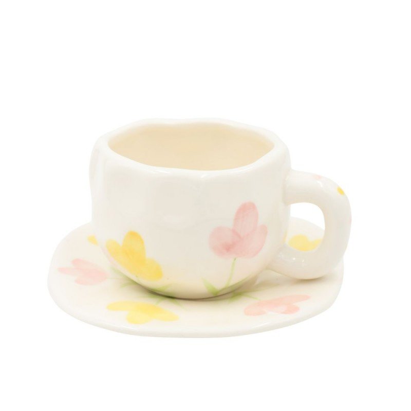 فنجان مع صحن لون أبيض بتصميم ورود