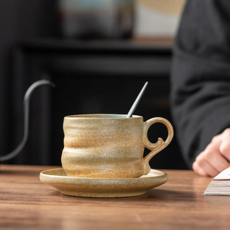 فنجان مع صحن لون أصفر و أزرق