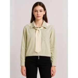 قميص بناتي مع لفحة لون فستقي فاتح مخطط بني