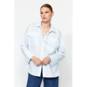 قميص ترينديول منسوج بجيب كبير الحجم مخطط للنساء لون أبيض وأزرق