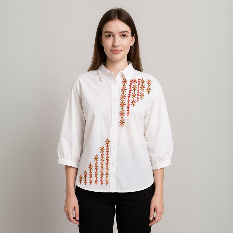 قميص لون أبيض تطريز على الجهتين أخضر و أحمر و أصفر