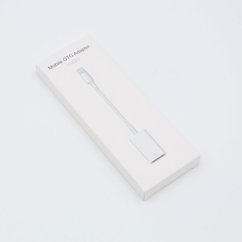كابل الشحن LIGHTNING TO OTG ADAPTER باللون الأبيض