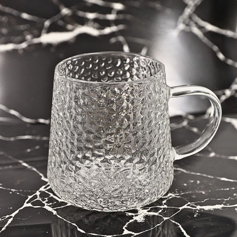 كاسة شفافة مع مقبض