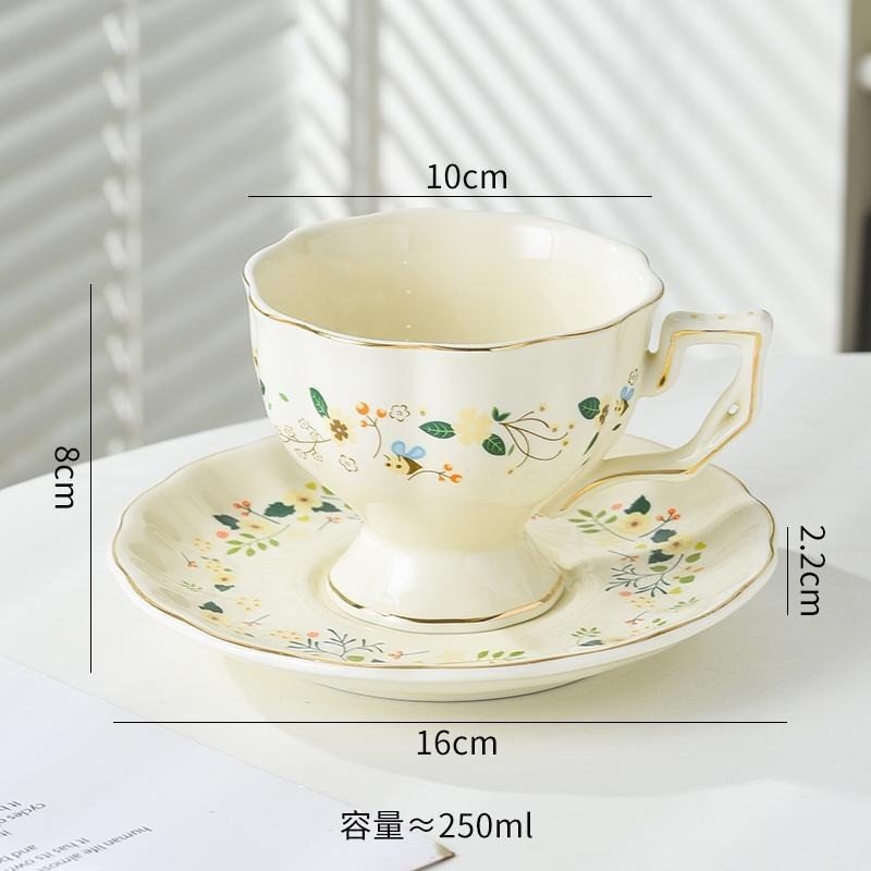 مج إنجليزي مع صحن بنقشة ورد – لون أخضر وأصفر