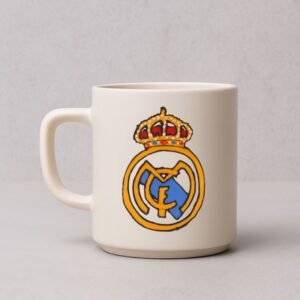 مج بتصميم شعار ريال مدريد حجم 250 مل لون أبيض ( رسم يدوي )