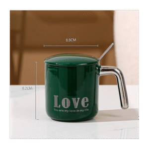 مج بورسلان مع غطاء بورسلان وملعقة بتصميم كتابة Love لون أخضر