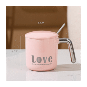 مج بورسلان مع غطاء بورسلان وملعقة بتصميم كتابة Love لون زهري