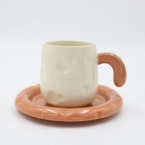 مج بورسلان مع صحن لون بني وبيج