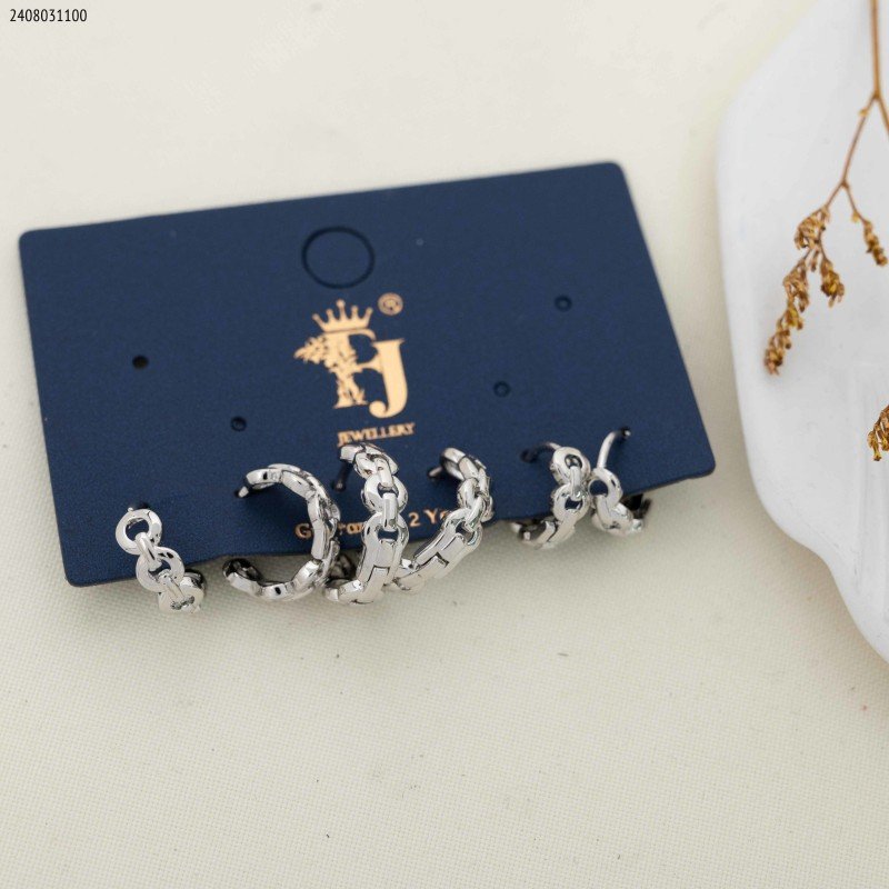 مجموعة أقراط شكل حلقات مع دوائر لون فضي