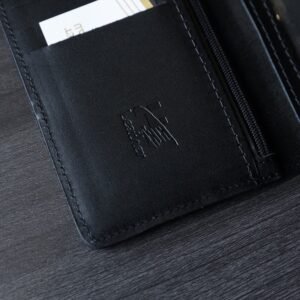 محفظة جلد طبيعي للرجال لون أسود