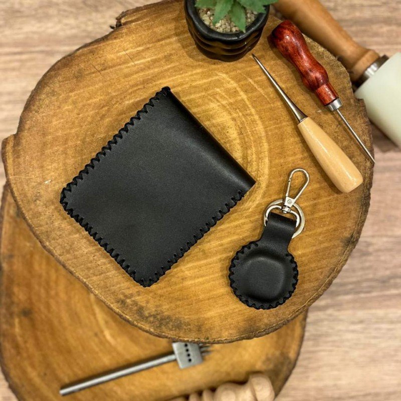 محفظة صناعه يدويه جلد طبيعي للرجال لون اسود