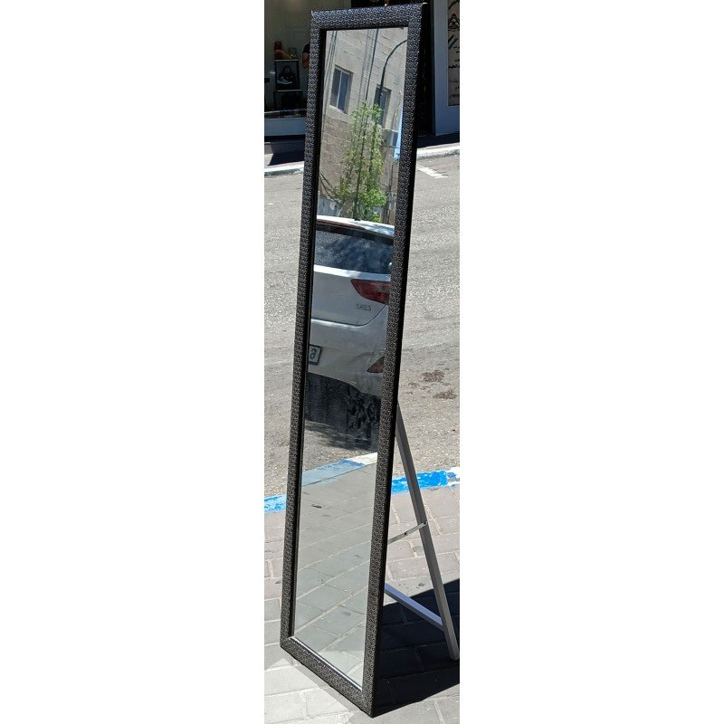 مرآة مستطيلة مع قاعدة لون ابيض مع فضي