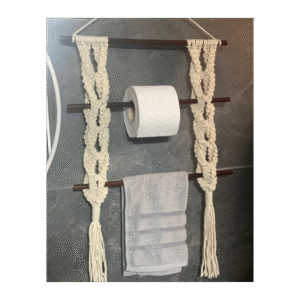 مكرمية تعليق ورق حمام و مناشف صناعة يدوية لون أبيض