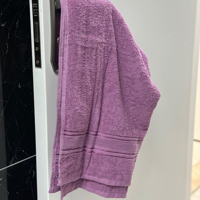 منشفة قطنية حجم كبير مقاس 142×91 سم لون بنفسجي