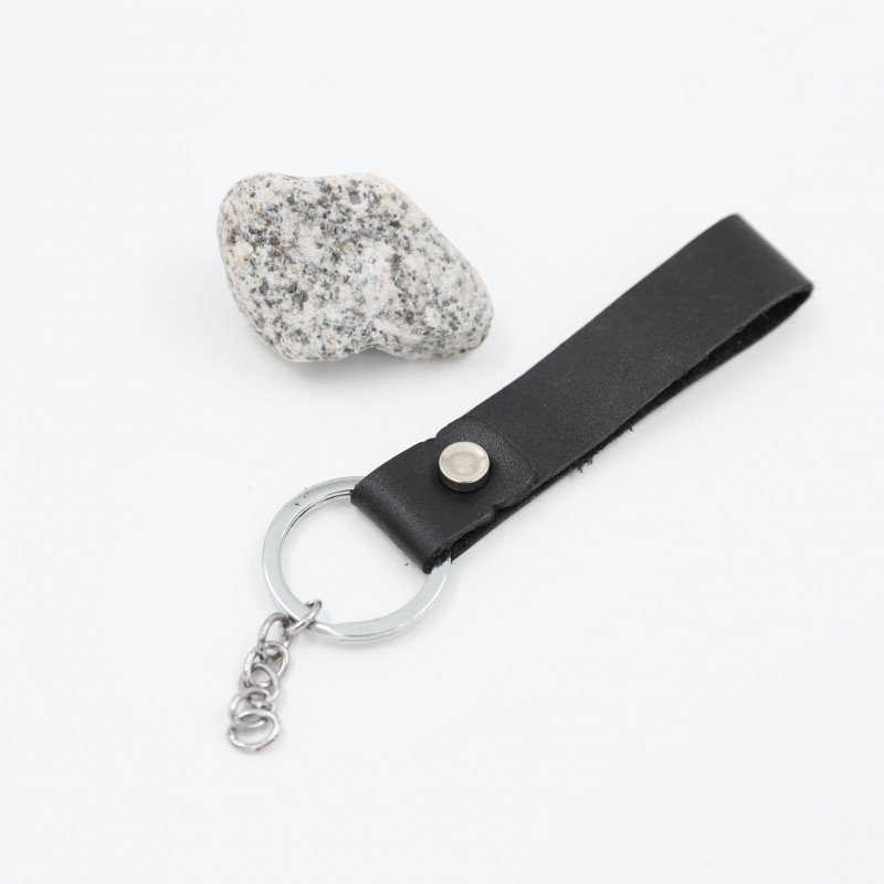 ميدالية جلد لون أسود