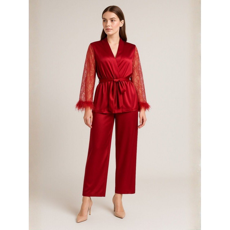 بجامة لانجري ثلاث قطع مع روب لون أحمر