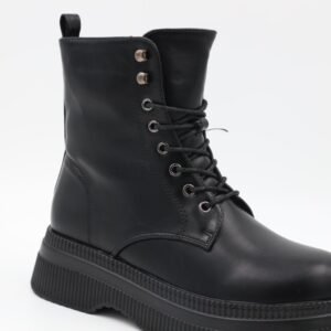 بسطار جلد للنساء لون أسود