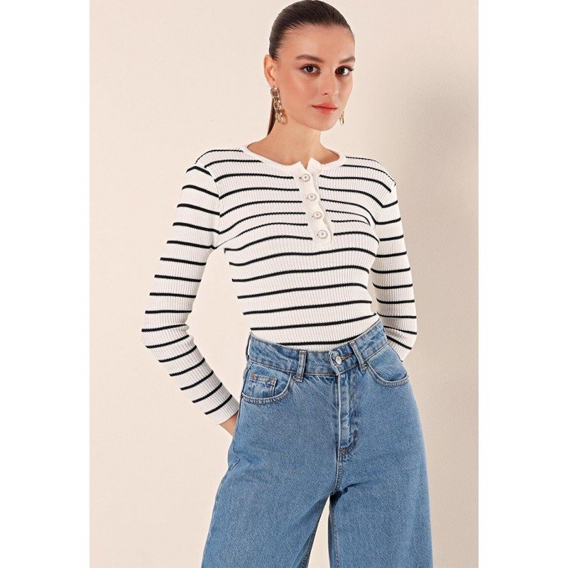 بلوزة ستاتي شتوي لون أبيض مخطط شتوي Bigdart