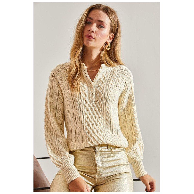 بلوزة ستاتي شتوي لون بيج bianco lucci