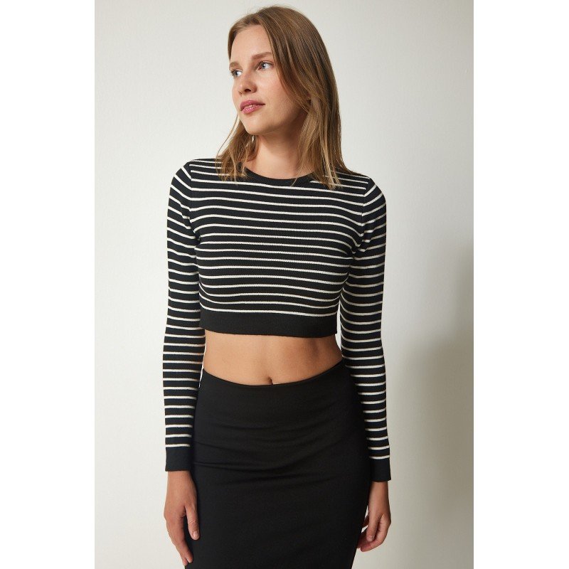 بلوزة شتوية خفيف محططة باللون الاسود والابيض