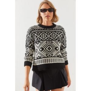 بلوزة شتوية مغلمة باللون الاسود والابيض One Size