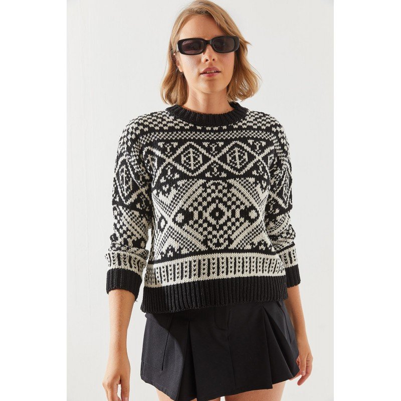 بلوزة شتوية مغلمة باللون الاسود والابيض One Size