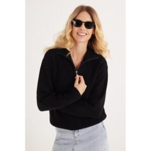 بلوزة صوف اسود مع سحاب على القبة One Size