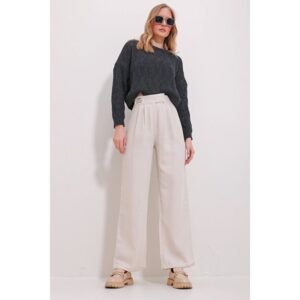 بنطلون باللون البيج