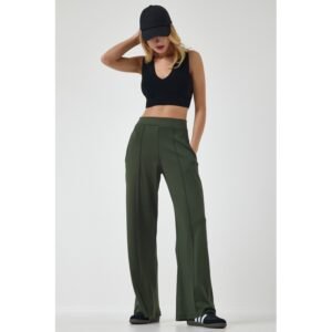 بنطلون باللون الزيتي