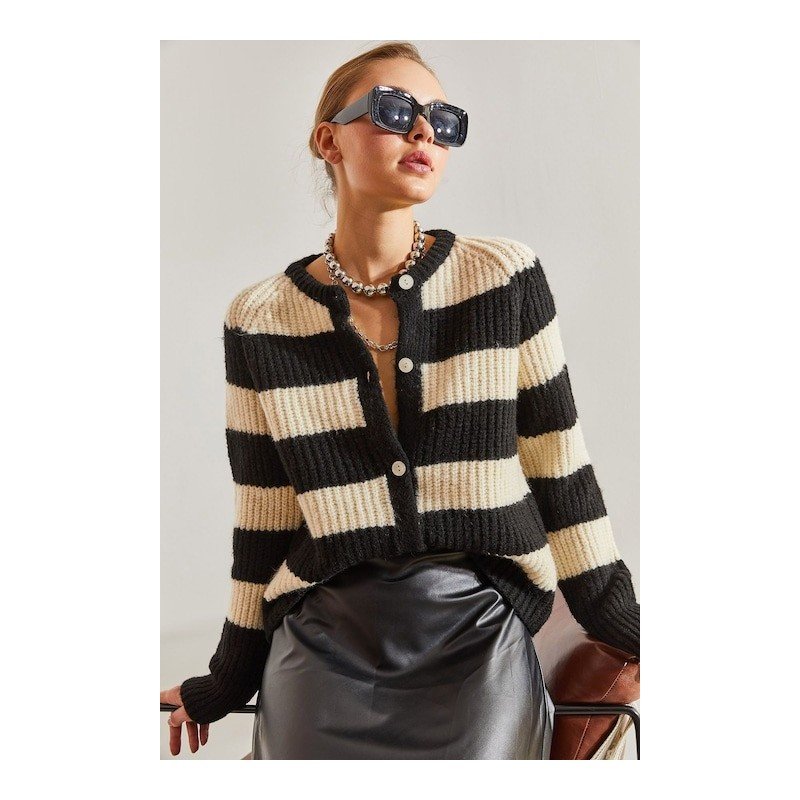 جرزة باللون الايفوري والاسود One Size