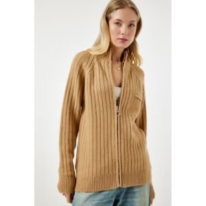 جرزة بسحاب باللون البيج الغامق