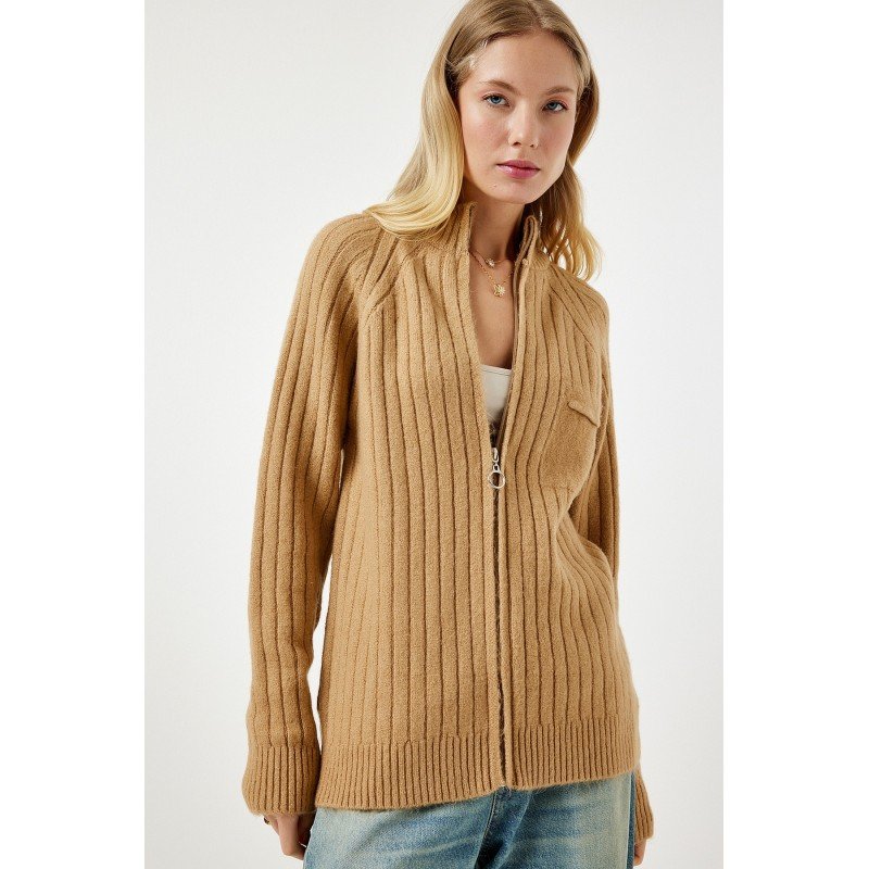 جرزة بسحاب باللون البيج الغامق