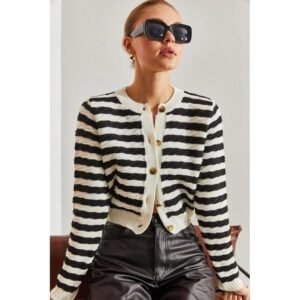 جرزة مقلمة باللون الابيض والاسود مع ازرار لون عسلي One Size