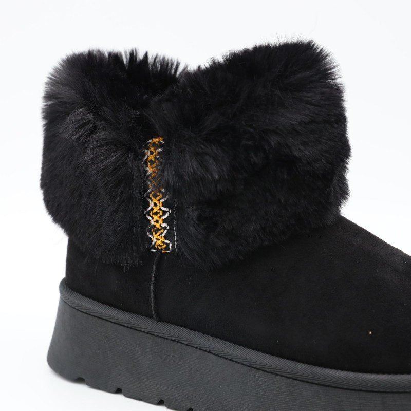 جزمة شتوية للنساء لون أسود