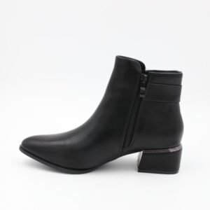 جزمة مع كعب للنساء لون أسود