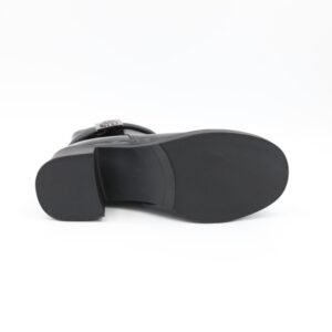 جزمة مع كعب للنساء لون أسود