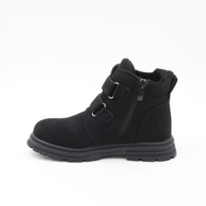 حذاء شتوي للأطفال لون أسود