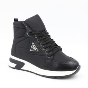 حذاء كاجوال برباط مع كعب شتوي للنساء لون أسود