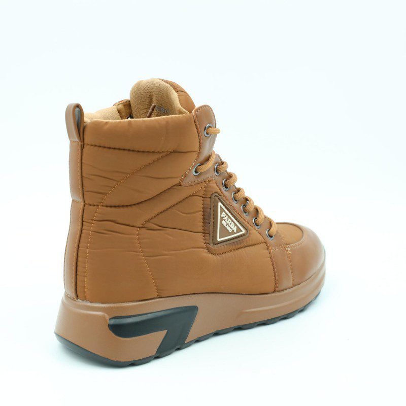 حذاء كاجوال برباط مع كعب شتوي للنساء لون كاكي