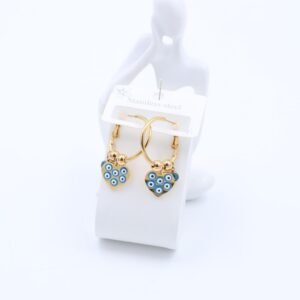 حلق ذهبي بتصميم قلب